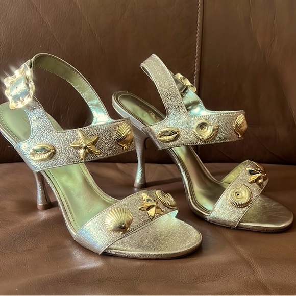 Larroudé Sea Shell Gold Metallic Madison Studded High Heel Sandals SIZE 9 NWT - Picture 3 of 11